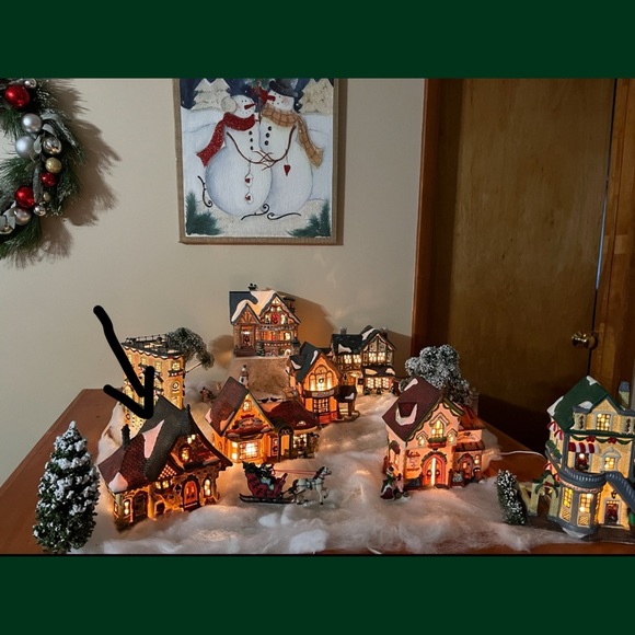 Crystal Creek Winery, Santa’s Workbench Collection, 2002 - Picture 12 of 12